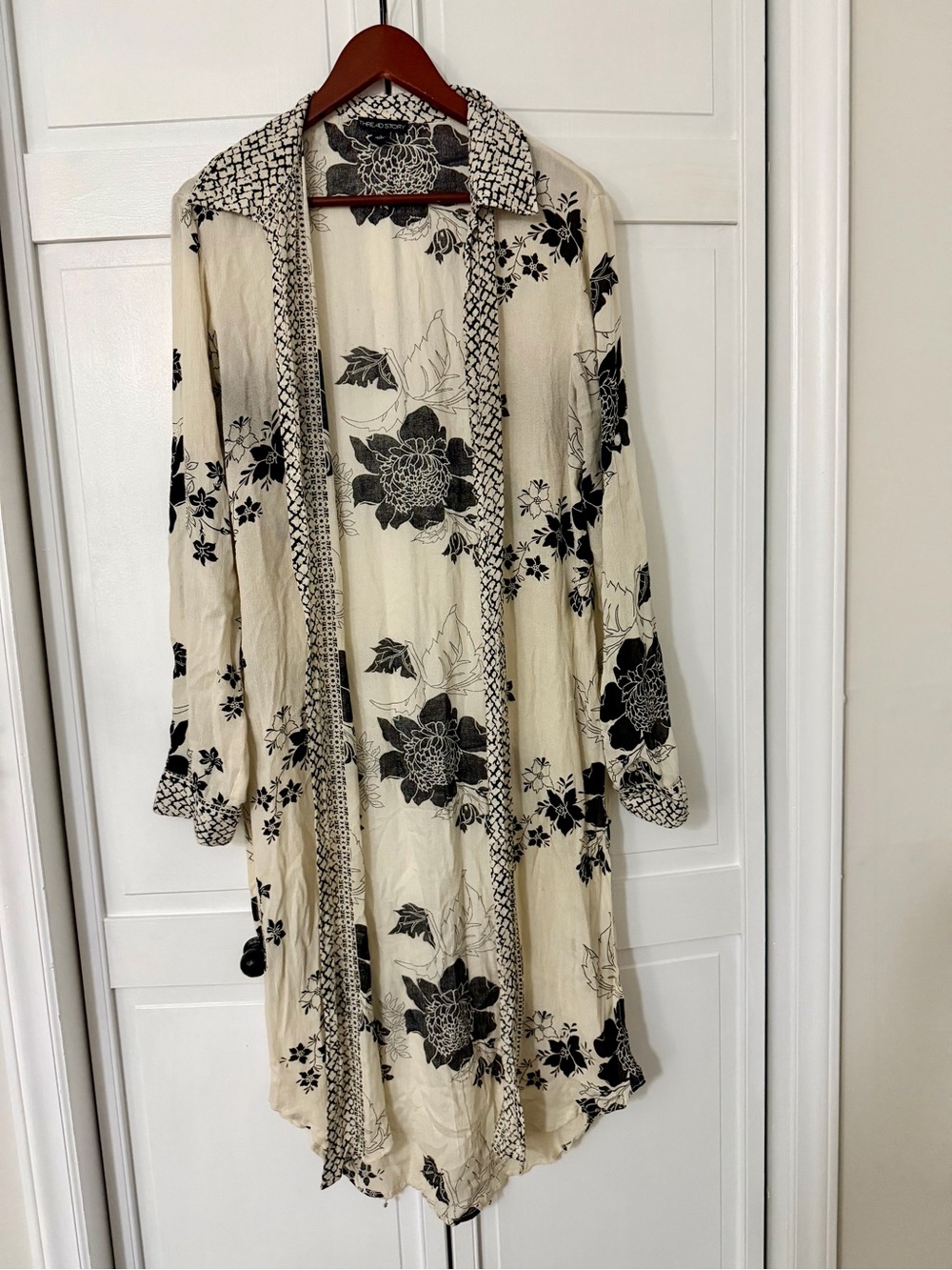 Black & Cream Floral Long kimono